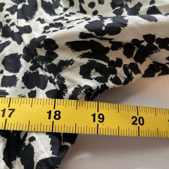 J‎ Crew Women's Black Snow Leopard Boy Shirt Size 10 Classic Cut Animal Print - Picture 4 of 15